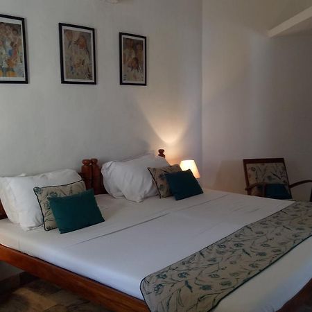 L'Escale Hotel Puducherry Zewnętrze zdjęcie
