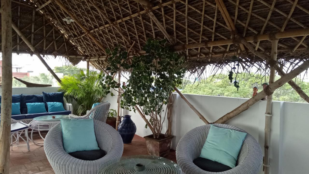 L'Escale Hotel Puducherry Zewnętrze zdjęcie